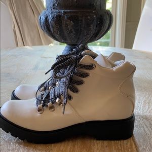 Women’s or Girl’s boots